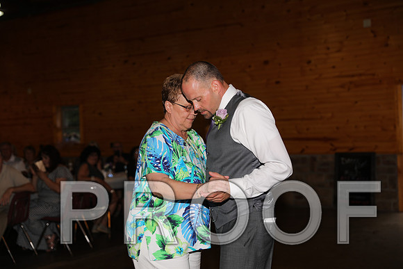8L2A2761 Wedding - Mother / Son Dance