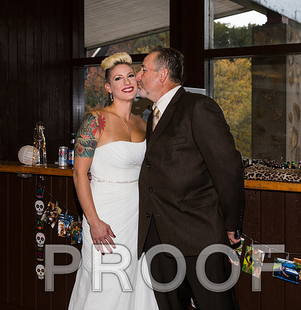 8L2A3246 aaa Wedding Photos - The bride with family and bridesmaids
