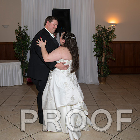 8L2A6317 aaa Wedding Photos - The first dance