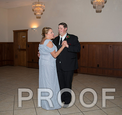 8L2A6517 aaa Wedding Photos - Mother / Son Dance