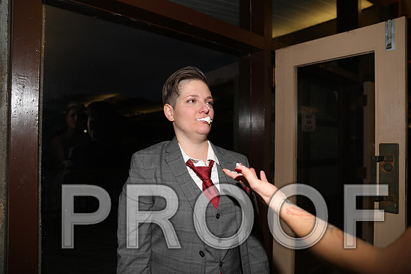 8L2A3696 Wedding Photos - Cutting the cake
