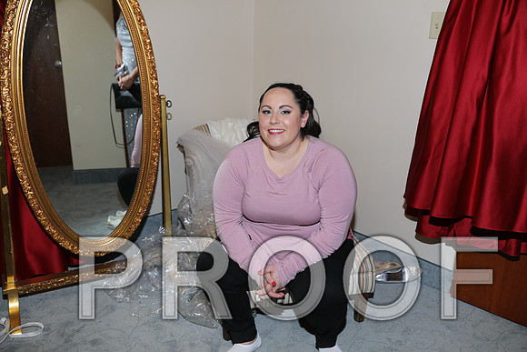8L2A5506 Wedding Photos - Bride getting ready