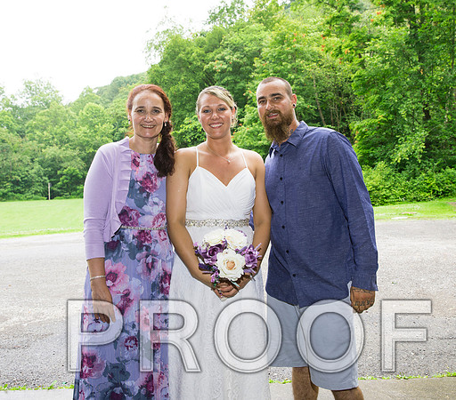 8L2A2166 aaa Wedding - The bride and groom with family