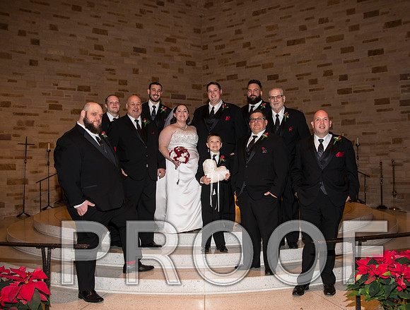 8L2A5944 aaa Wedding Photos - Bride & Groom with family