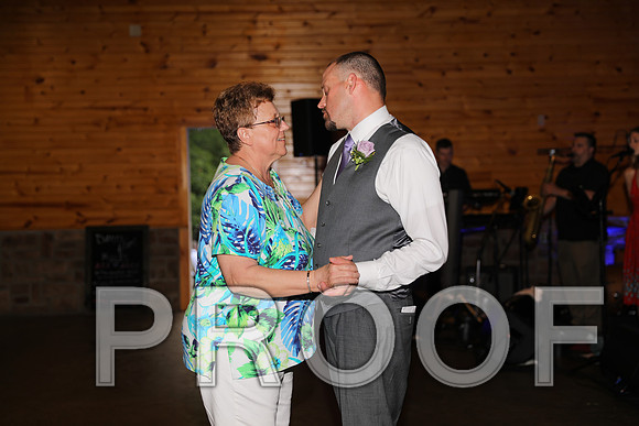 8L2A2767 Wedding - Mother / Son Dance