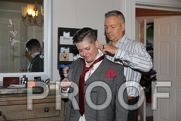 8L2A3167 Wedding Photos - The groom and family getting ready