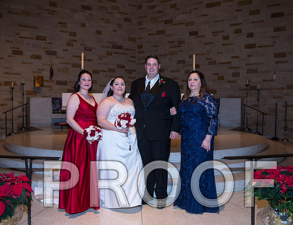 8L2A5912 aaa Wedding Photos - Bride & Groom with family