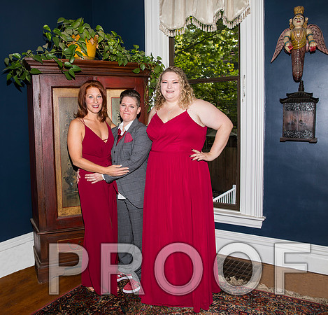 8L2A3169 aaa Wedding Photos - The groom and family getting ready