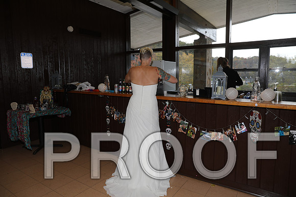 8L2A3209 Wedding Photos - The bride with family and bridesmaids