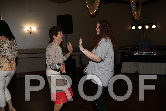 8L2A0288 Guests & Family Dancing and Partying
