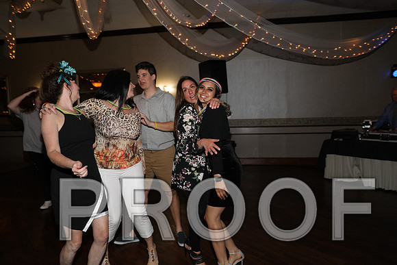 8L2A0368 Guests & Family Dancing and Partying