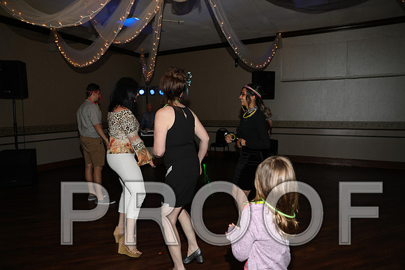 8L2A0244 Guests & Family Dancing and Partying