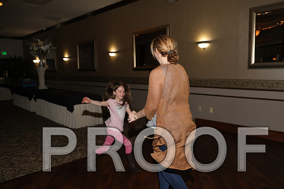 8L2A0279 Guests & Family Dancing and Partying