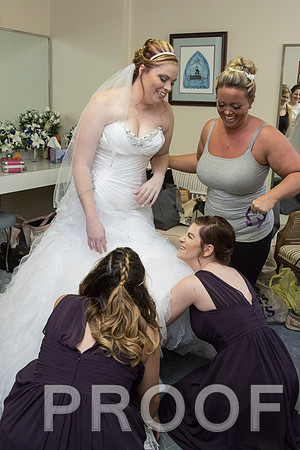 IF6A7709 aaa Wedding - Bride with family and bridesmaids