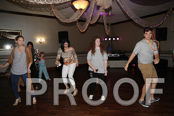8L2A0260 Guests & Family Dancing and Partying