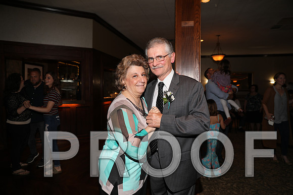 8L2A0080 Guests & Family Dancing and Partying