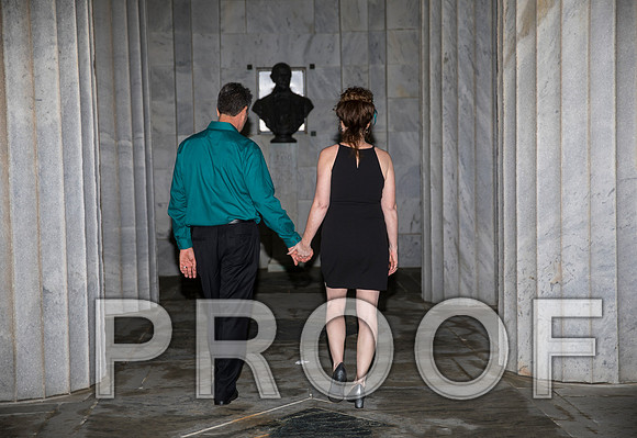 8L2A0446 aaa The happy couple at McKinley Memorial in Niles, Ohio