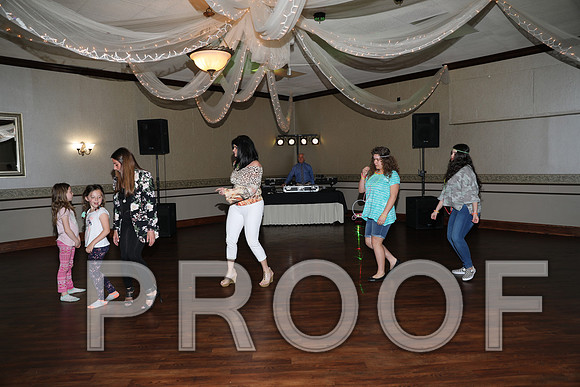 8L2A0208 Guests & Family Dancing and Partying