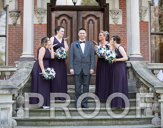 8L2A7750 aaa Wedding - Bride and groom with bridal party