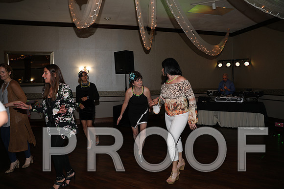 8L2A0213 Guests & Family Dancing and Partying