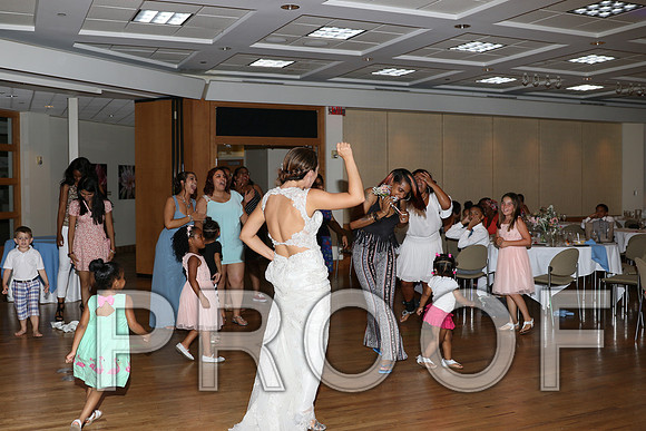 IF6A2922 / The Wedding Reception - Throwing the Flowers