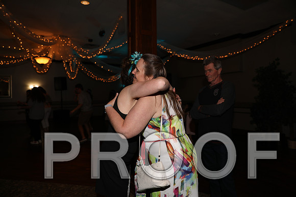 8L2A0264 Guests & Family Dancing and Partying
