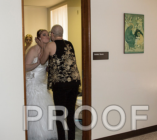 IF6A7771 aaa Wedding - Bride with family and bridesmaids