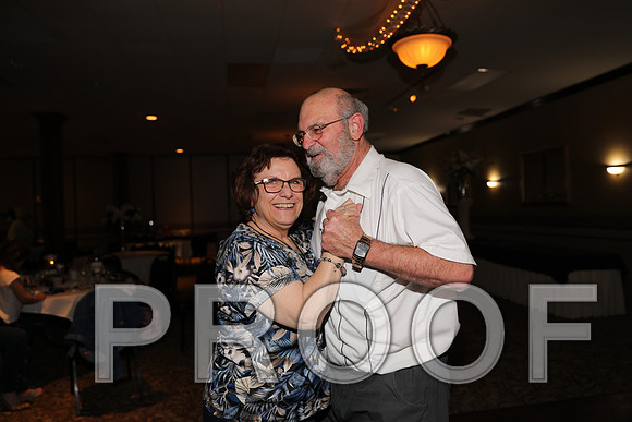 8L2A0399 Guests & Family Dancing and Partying