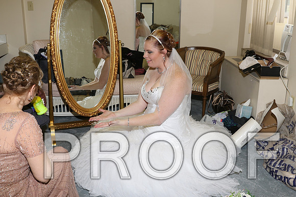 IF6A7865 Wedding - Bride with family and bridesmaids