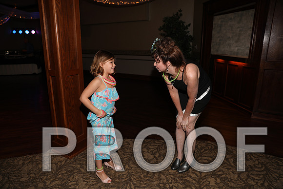 8L2A0128 Guests & Family Dancing and Partying