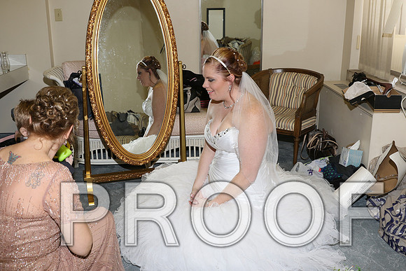 IF6A7866 Wedding - Bride with family and bridesmaids