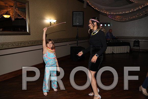 8L2A0282 Guests & Family Dancing and Partying