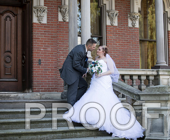 8L2A7780 aaa Wedding - Bride and groom with bridal party