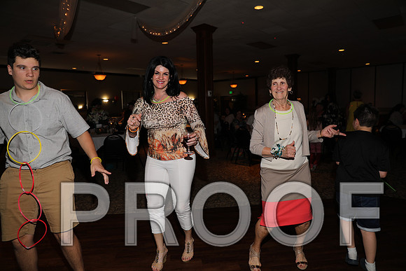 8L2A0310 Guests & Family Dancing and Partying