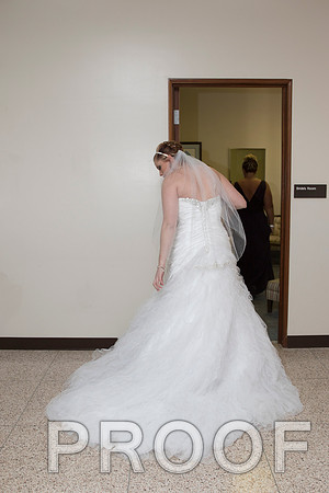 IF6A7804 aaa Wedding - Bride with family and bridesmaids