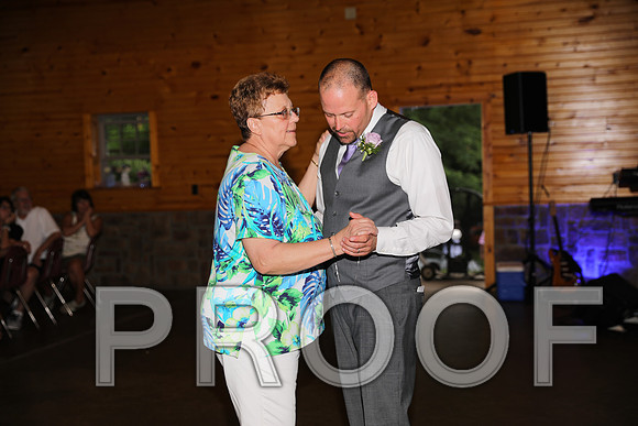 8L2A2776 Wedding - Mother / Son Dance