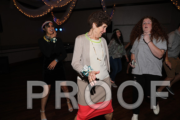 8L2A0274 Guests & Family Dancing and Partying