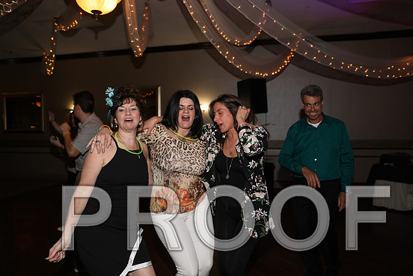 8L2A0366 Guests & Family Dancing and Partying