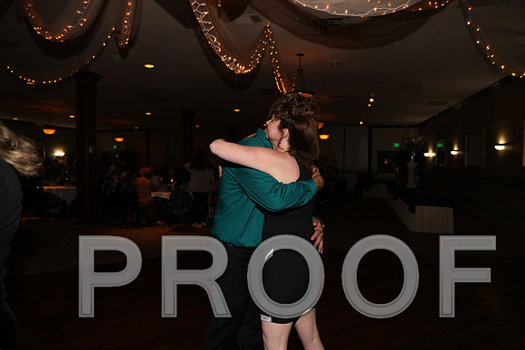 8L2A0385 Guests & Family Dancing and Partying