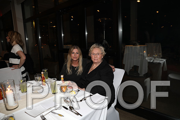 8L2A6683 Beautiful event surrounded by family and friends