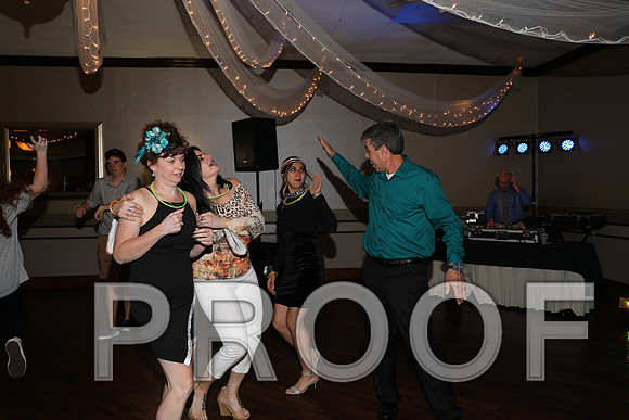 8L2A0361 Guests & Family Dancing and Partying