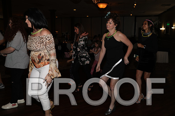 8L2A0219 Guests & Family Dancing and Partying