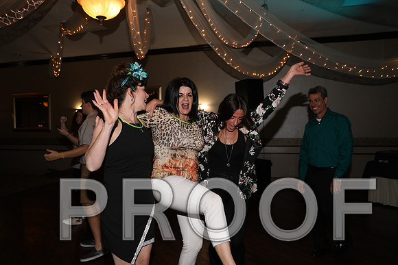 8L2A0367 Guests & Family Dancing and Partying