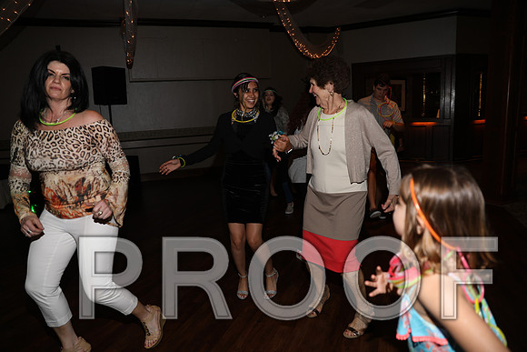 8L2A0273 Guests & Family Dancing and Partying