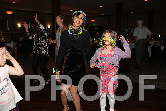 8L2A0233 Guests & Family Dancing and Partying