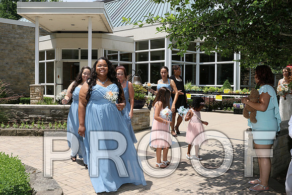 IF6A1642 / The bride with her mother and bridesmaids