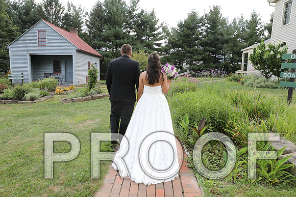 8L2A5880 Wedding - Bride and Groom with the Bridal Party