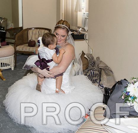 IF6A7828 aaa Wedding - Bride with family and bridesmaids