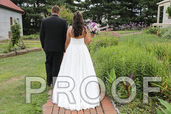 8L2A5881 Wedding - Bride and Groom with the Bridal Party