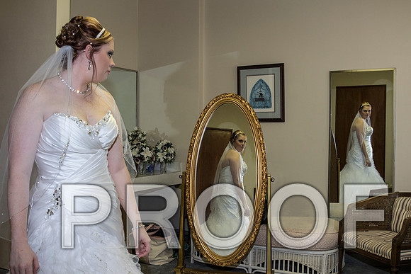 IF6A7762 aaa Wedding - Bride with family and bridesmaids